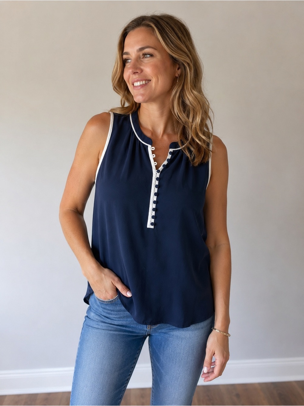 Banana Republic Women’s XL Navy White Trim Sleeveless Blouse Top